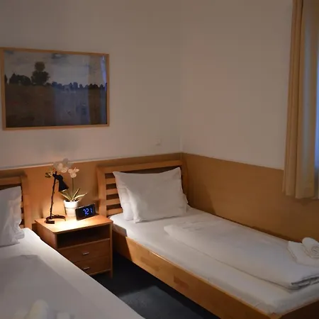 Hotel Donaustadt Kagran - At Metro U1
