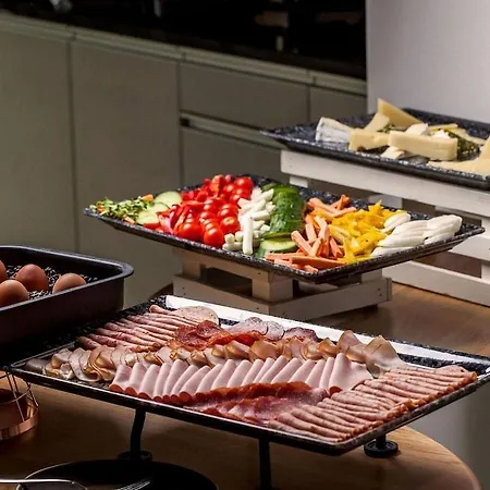 Arcotel Donauzentrum 4* Vídeň