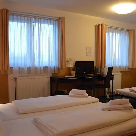 Hotel Donaustadt Kagran - At Metro U1