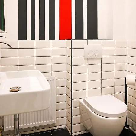 Elegant Westbahnhof Apartment Vienna