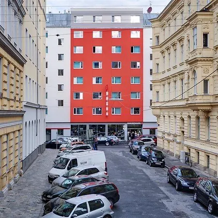 Meininger Downtown Franz 3*