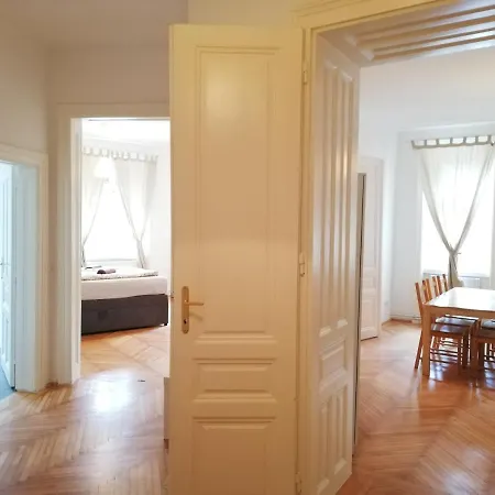 Central Living - Schoenbrunn Apartment *