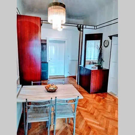 Family With Two Bathrooms Near To Center Bécs
