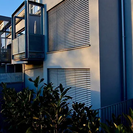 Balcony/pool/free Parking Garage