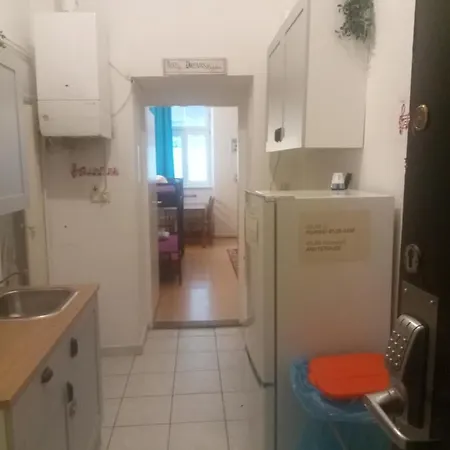 Hostel Momore