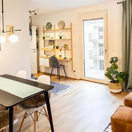 & Cozy - 15 Min To Center Apartment Vienna