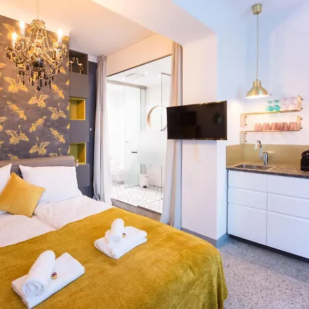 Apartment Hideaways - Nikolai Homes *