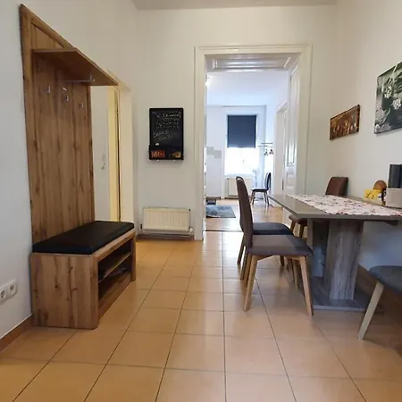 Gorgeous Viennese 10 Min To Center Apartment *