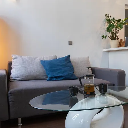 Station Apartment *