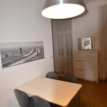 Penzing Apartment *