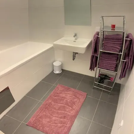 Modern Airconditioned City Close To Vic Apartment *