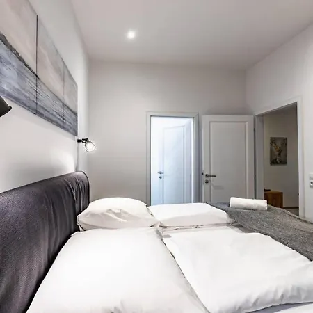 Modern Next To Subway Station Apartment Vienna