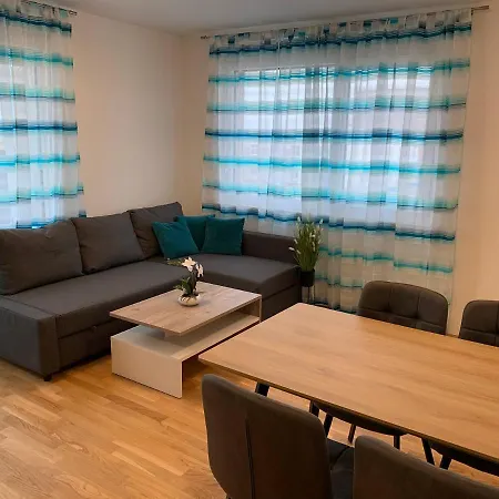 Apartment Modern Airconditioned City Close To Vic *