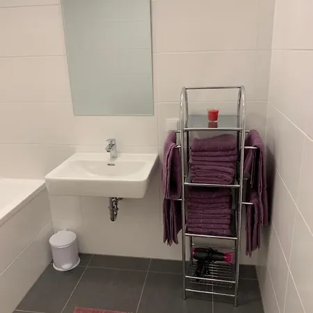 Modern Airconditioned City Close To Vic Apartment *