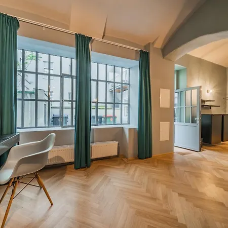 Easy Flat Living *