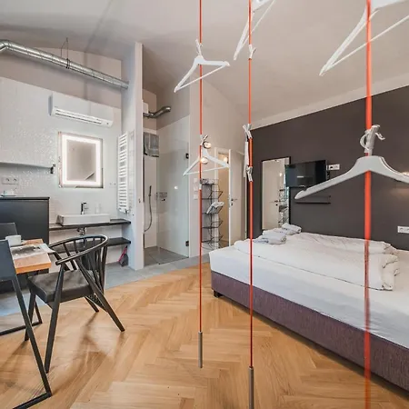 Easy Flat Living