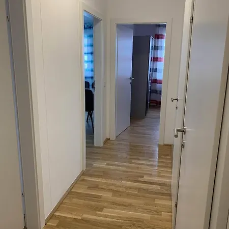 Modern Airconditioned City Close To Vic Apartment