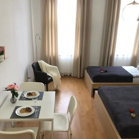 Апартаменты New, Bright Near The Metro!
