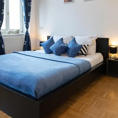 Yeshello Near Station Wien