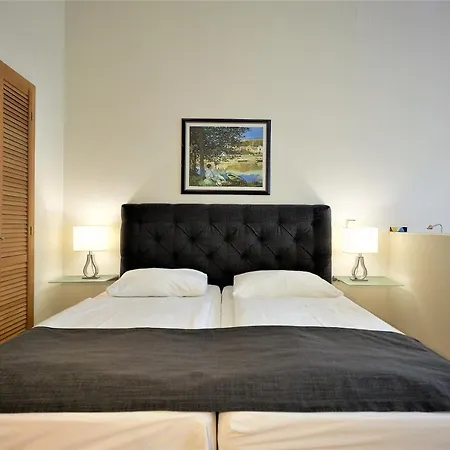 Deutschmeister Aparthotel *
