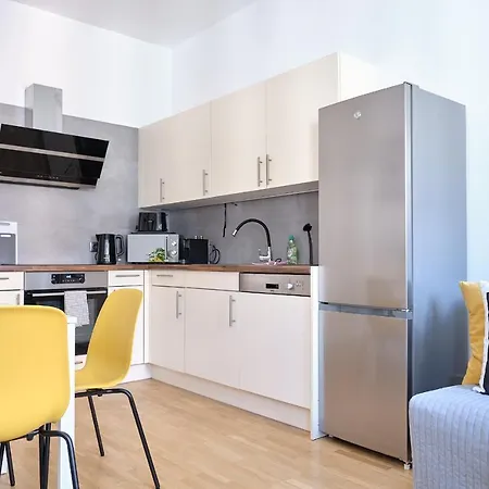 Experience Apartment *