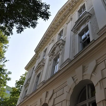 Vienna Suites Apartment *