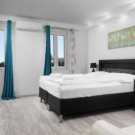 Apartment Imperial Schonbrunn *