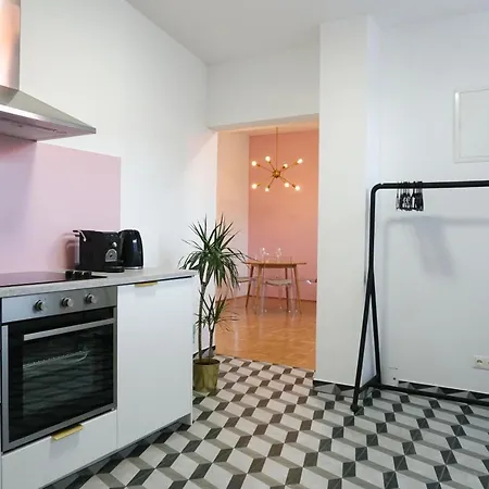 Vibrant Design - Full Kitchen - Wi-fi - 18 Mins To Centre *