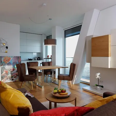 Triiiple Level 21 Mit Balkon Und Tiefgarage Apartment *