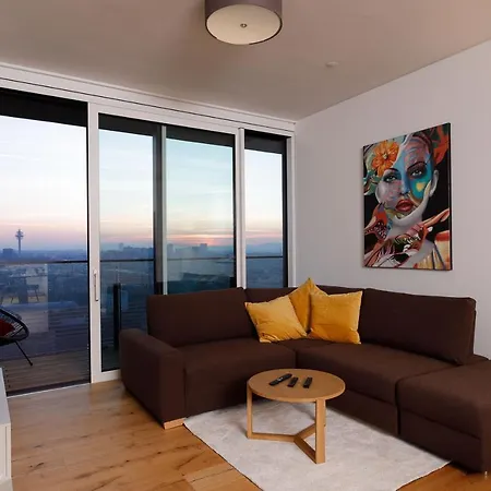 Triiiple Level 21 Mit Balkon Und Tiefgarage Apartment Vienna