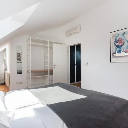 Apartment Roof With Terrace, Parking And Ac