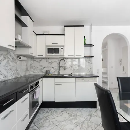 Roof With Terrace, Parking And Ac Apartment Vienna