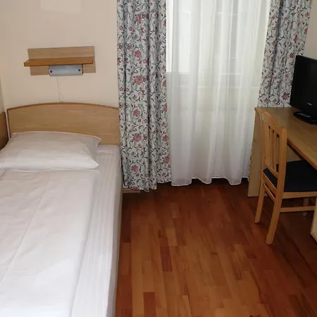 Graf Stadion Hotel