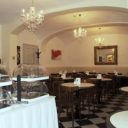 Graf Stadion Hotel 3*
