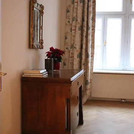 Apartment Mit Balkon Beim Schloss Belvedere Vienna