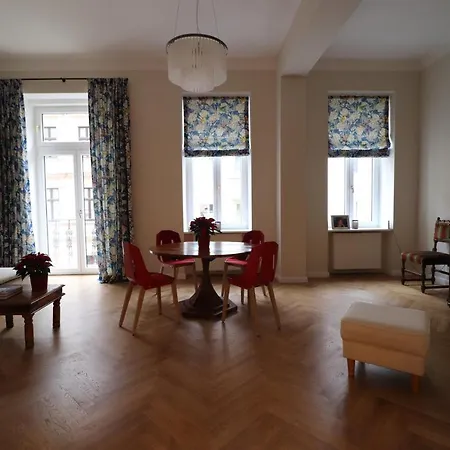 Mit Balkon Beim Schloss Belvedere * Vienna