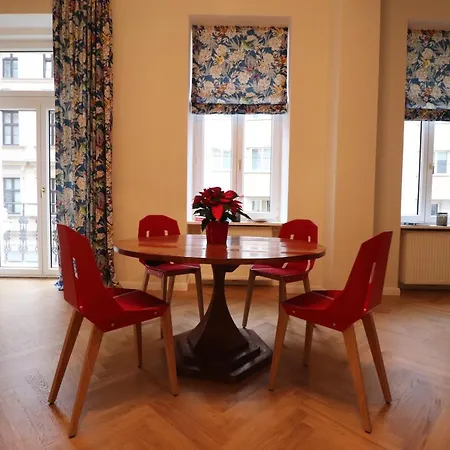 Apartment Mit Balkon Beim Schloss Belvedere