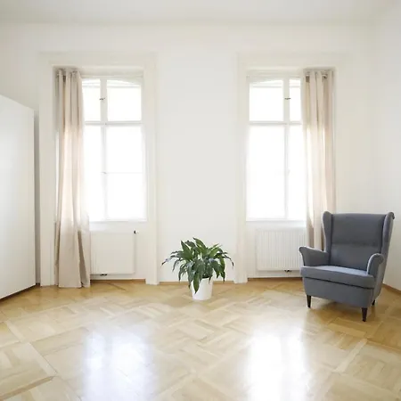 Heymi Opernring Apartment