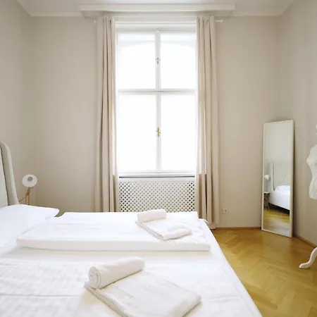 Heymi Karlsplatz Apartment Vienna