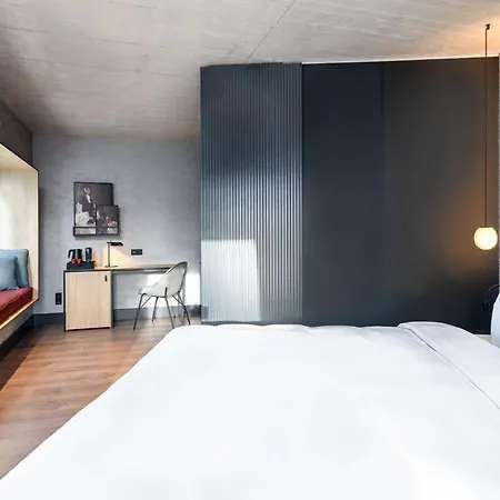 Отель Radisson Red Hotel, Вена