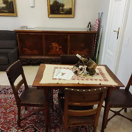 Living Center Apartment *