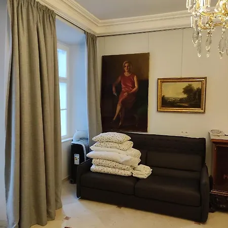 Living Center Apartment *