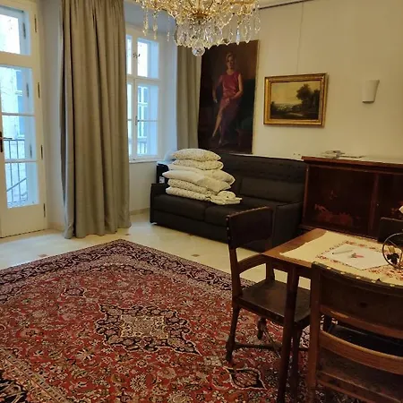 Living Center Apartment *