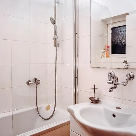 Apartment Wohnen Im Herzen Von At The Waterfront Vienna