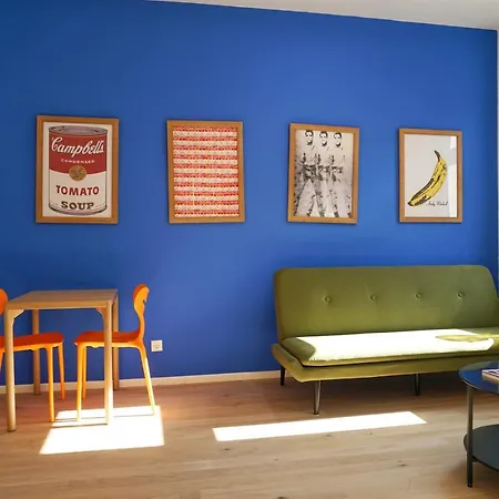 Vibrant Design - Full Kitchen - Wi-fi - 18 Mins To Centre Apartment *