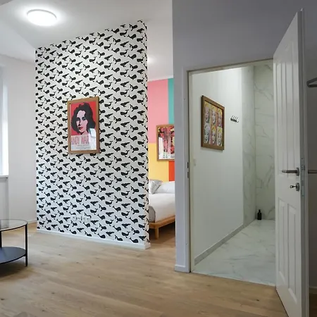 Apartment Vibrant Design - Full Kitchen - Wi-fi - 18 Mins To Centre *