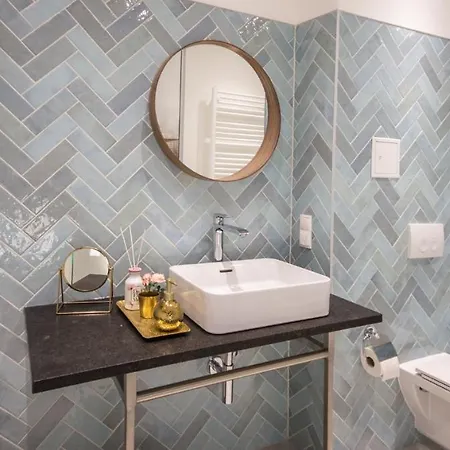 Hideaways - Nikolai Homes Apartment *