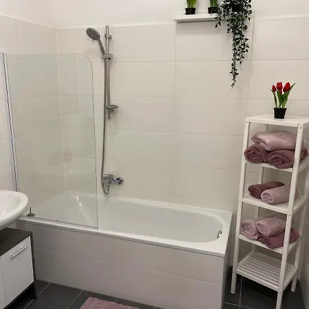 Apartment Gesamte Fuer 4 Personen 8 *