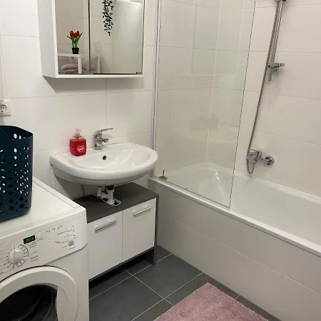 Gesamte Fuer 4 Personen 8 Apartment *