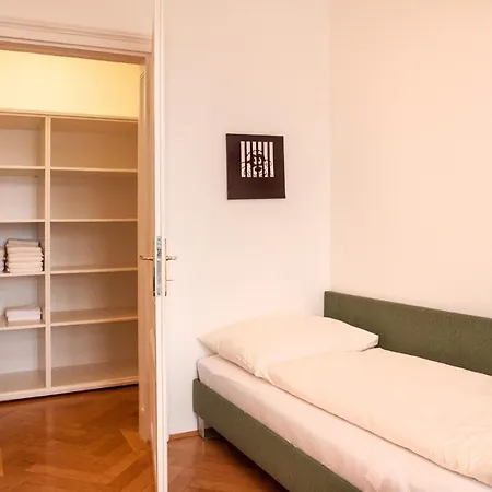 Riess Rotenhofgasse | Contactless Check-in Apartment